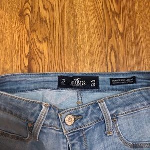 7L Hollister High Rise Jeans
